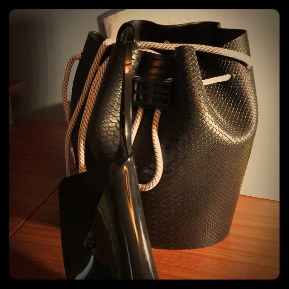 the warehouse handbags